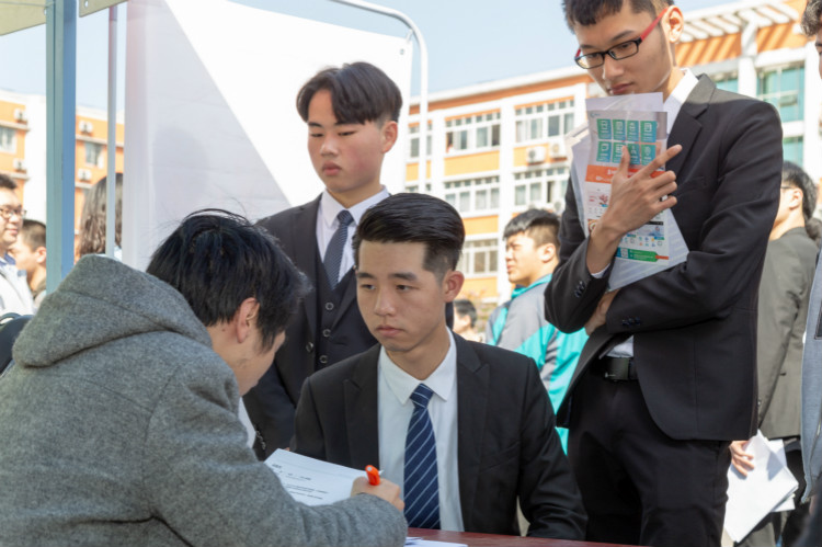 I(y)LAXI(y)\ƪ